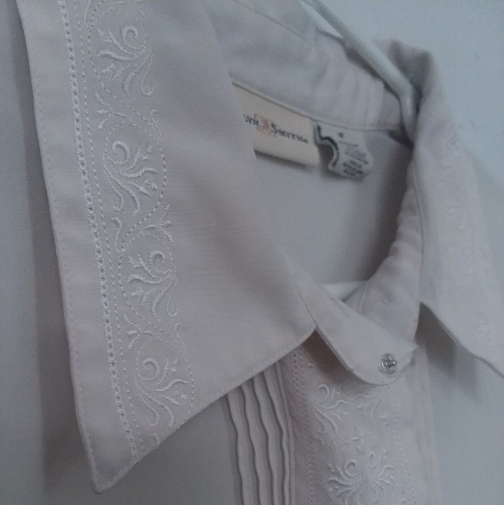 Jaclyn Smith embroidered button down